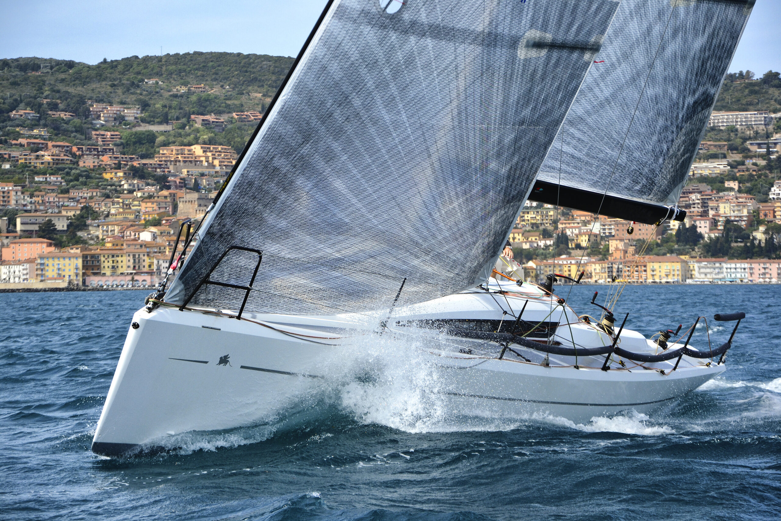 Italia Yachts - IY-9.98